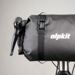 Deluge Handlebar Bag 13L -Alpkit Shop deluge handlebar bag 3L 5 b535f34a 347b 455f a824 91c4f34202aa