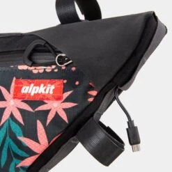 CLOSED Rock Garden Glider -Alpkit Shop glider rock detail3